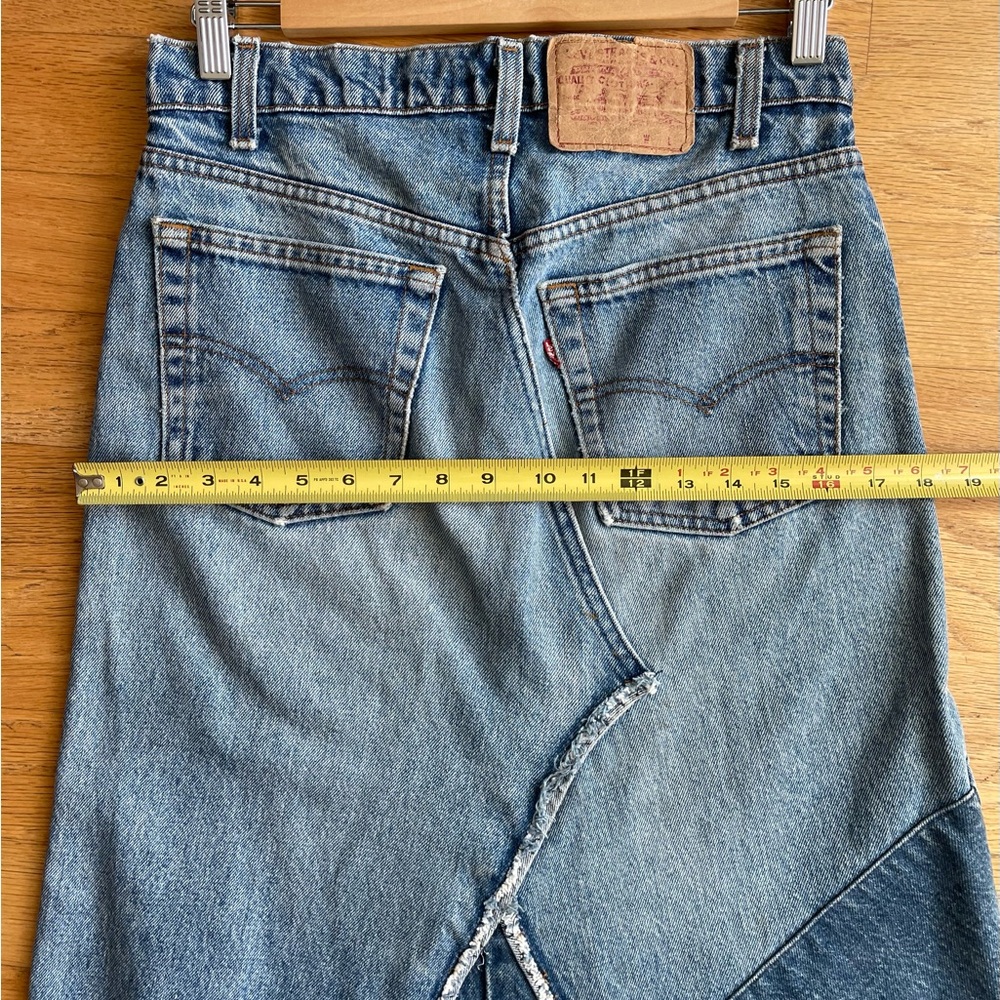 Levi’s denim maxi skirt, red tag. Designed by Canadian designer Preloved. - Picture 4 of 10